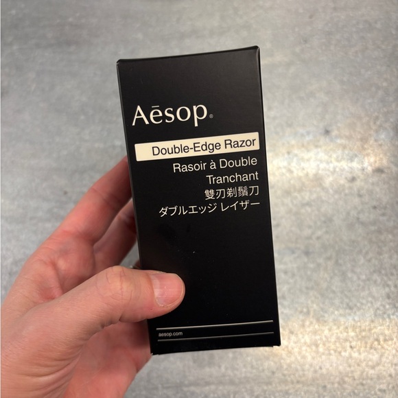 Aesop Shaving Kit - Picture 3 of 6